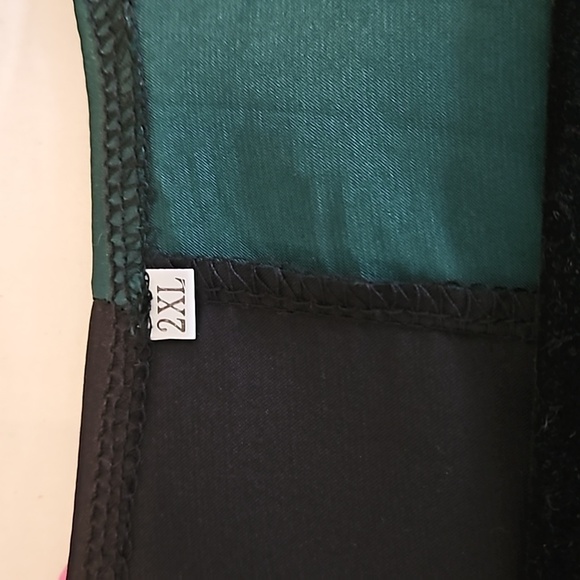 Green And Black Tunic Size 2XL - Picture 4 of 9